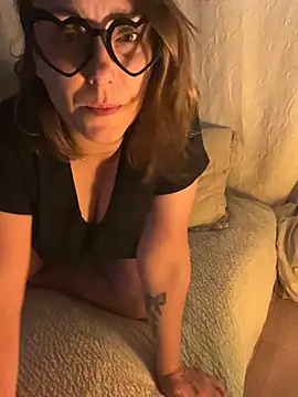 Snapshot of Reine_du_Vice84 chatting on January 11, 2026, 4:01 pm Reine du Vice84 online show from January 11, 2026, 4:01 pm