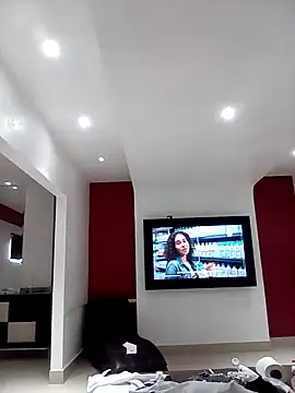 transreyna online show from March 1, 2025, 7:48 pm