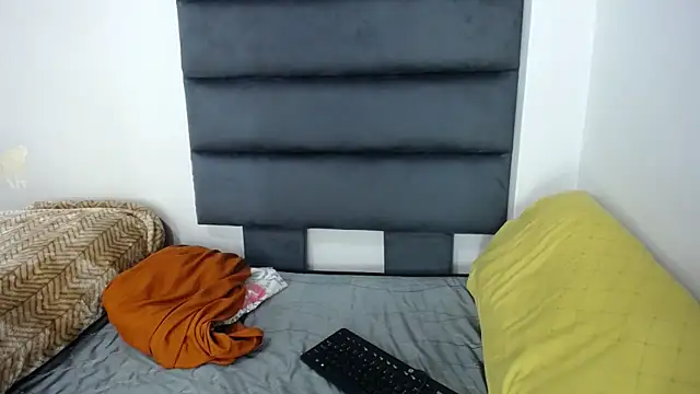 Juiceybileh online show from November 16, 2025, 9:09 pm