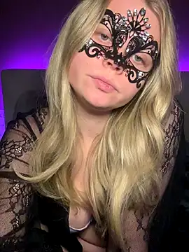 Cherrycolada online show from November 3, 2025, 10:10 pm