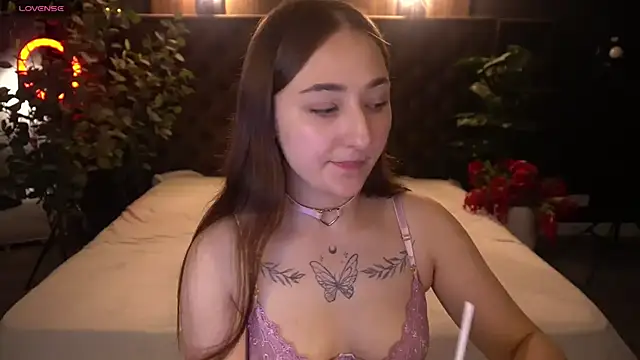 Snapshot of SashaDuvalle chatting on July 4, 2026, 7:09 pm SashaDuvalle online show from July 4, 2026, 7:09 pm