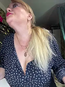 Snapshot of Sweet-blonde chatting on July 15, 2026, 8:58 pm Sweet-blonde online show from July 15, 2026, 8:58 pm