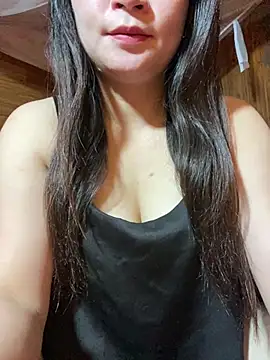 violet-00 online show from May 15, 2026, 10:50 pm