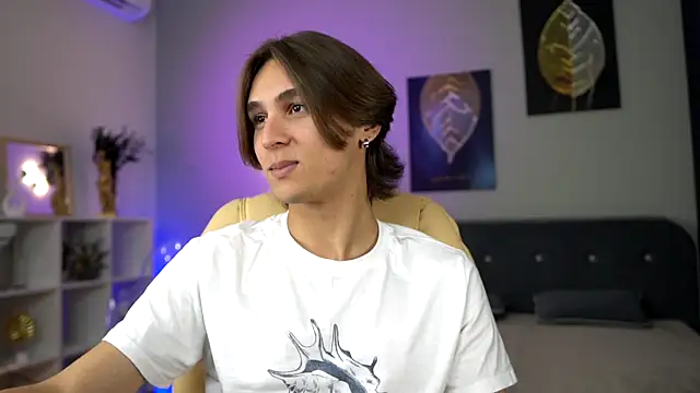 CleoStringer online show from September 22, 2025, 5:53 am