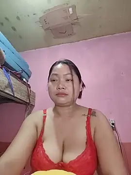 radiantbloom online show from February 4, 2026, 11:31 pm