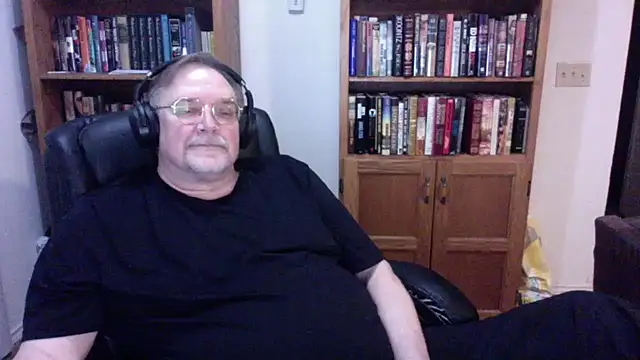 Snapshot of Vinyl22@xh chatting on April 19, 2026, 5:29 am Vinyl22xh online show from April 19, 2026, 5:29 am