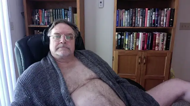 Snapshot of Vinyl22@xh chatting on April 19, 2026, 6:32 pm Vinyl22xh online show from April 19, 2026, 6:32 pm