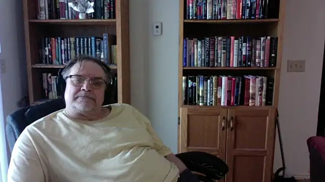 Snapshot of Vinyl22@xh chatting on April 30, 2026, 6:58 pm Vinyl22xh online show from April 30, 2026, 6:58 pm