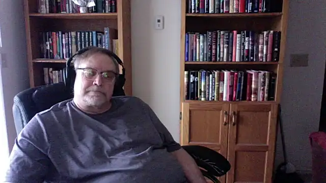 Snapshot of Vinyl22@xh chatting on April 30, 2026, 9:52 pm Vinyl22xh online show from April 30, 2026, 9:52 pm