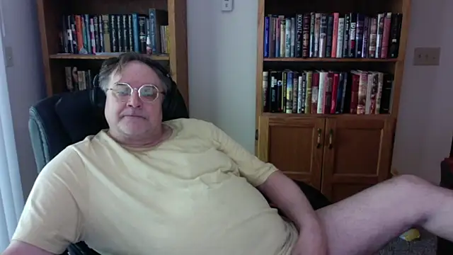 Snapshot of Vinyl22@xh chatting on May 2, 2026, 7:52 pm Vinyl22xh online show from May 2, 2026, 7:52 pm