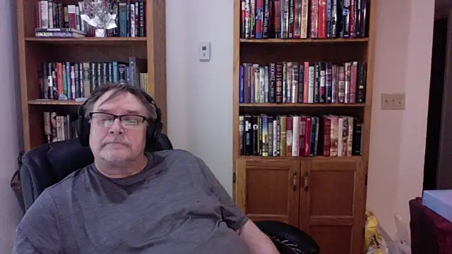 Snapshot of Vinyl22@xh chatting on May 5, 2026, 8:50 pm Vinyl22xh online show from May 5, 2026, 8:50 pm