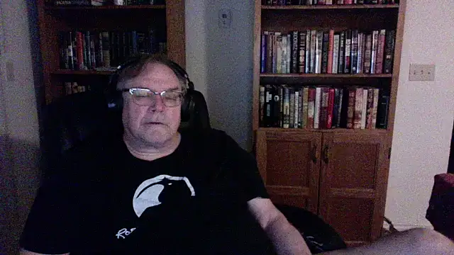 Snapshot of Vinyl22@xh chatting on May 8, 2026, 1:33 am Vinyl22xh online show from May 8, 2026, 1:33 am