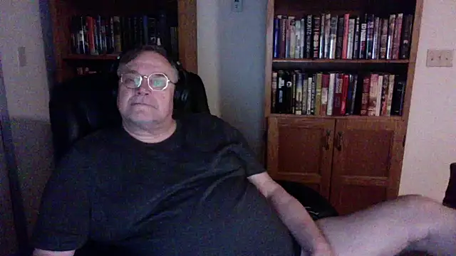 Snapshot of Vinyl22@xh chatting on May 10, 2026, 5:01 am Vinyl22xh online show from May 10, 2026, 5:01 am