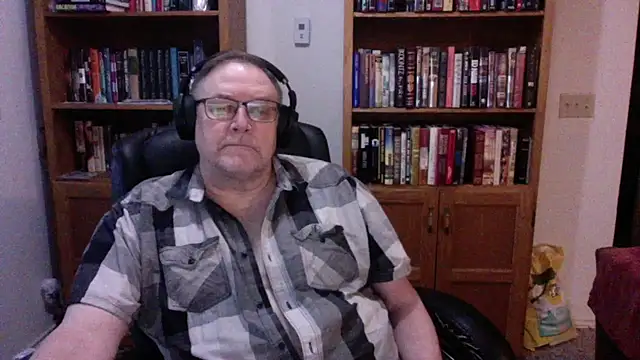 Snapshot of Vinyl22@xh chatting on May 11, 2026, 1:11 am Vinyl22xh online show from May 11, 2026, 1:11 am