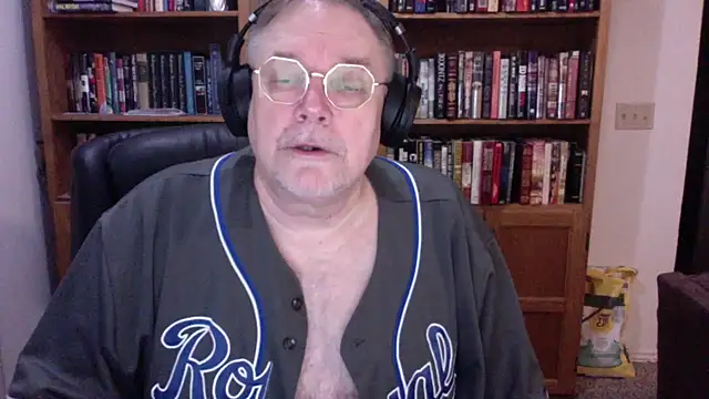 Snapshot of Vinyl22@xh chatting on May 17, 2026, 3:15 am Vinyl22xh online show from May 17, 2026, 3:15 am