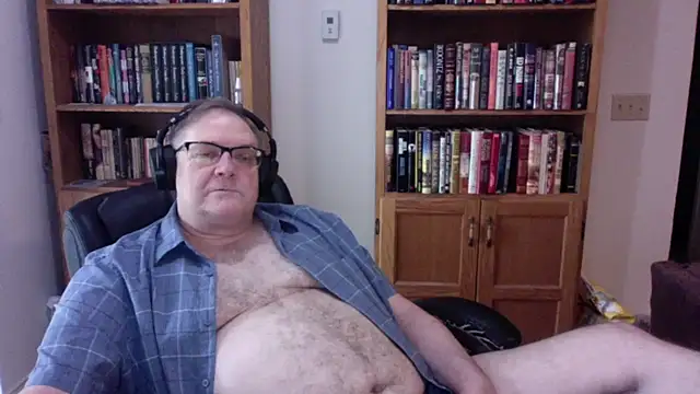 Snapshot of Vinyl22@xh chatting on May 19, 2026, 6:47 pm Vinyl22xh online show from May 19, 2026, 6:47 pm