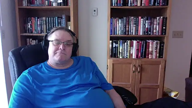 Snapshot of Vinyl22@xh chatting on May 20, 2026, 8:04 pm Vinyl22xh online show from May 20, 2026, 8:04 pm