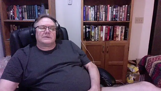 Snapshot of Vinyl22@xh chatting on May 25, 2026, 3:56 am Vinyl22xh online show from May 25, 2026, 3:56 am