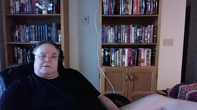 Snapshot of Vinyl22@xh chatting on May 26, 2026, 12:28 am Vinyl22xh online show from May 26, 2026, 12:28 am
