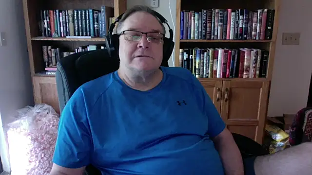 Snapshot of Vinyl22@xh chatting on May 27, 2026, 7:55 pm Vinyl22xh online show from May 27, 2026, 7:55 pm