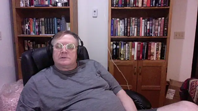 Snapshot of Vinyl22@xh chatting on May 29, 2026, 2:42 am Vinyl22xh online show from May 29, 2026, 2:42 am