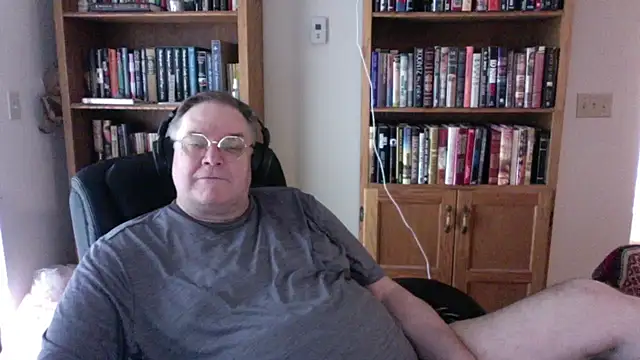 Snapshot of Vinyl22@xh chatting on June 6, 2026, 8:46 pm Vinyl22xh online show from June 6, 2026, 8:46 pm