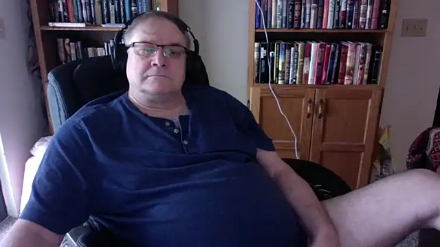 Snapshot of Vinyl22@xh chatting on June 10, 2026, 8:08 pm Vinyl22xh online show from June 10, 2026, 8:08 pm