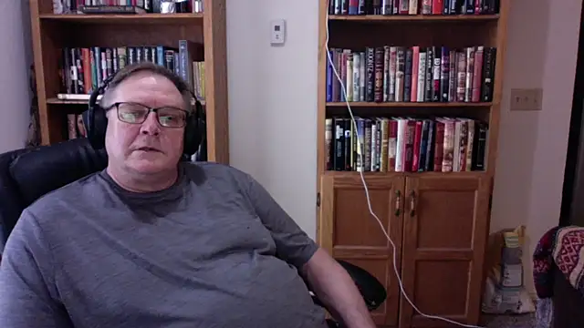 Snapshot of Vinyl22@xh chatting on June 16, 2026, 12:02 am Vinyl22xh online show from June 16, 2026, 12:02 am