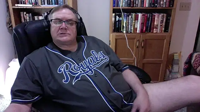 Snapshot of Vinyl22@xh chatting on June 16, 2026, 8:44 pm Vinyl22xh online show from June 16, 2026, 8:44 pm