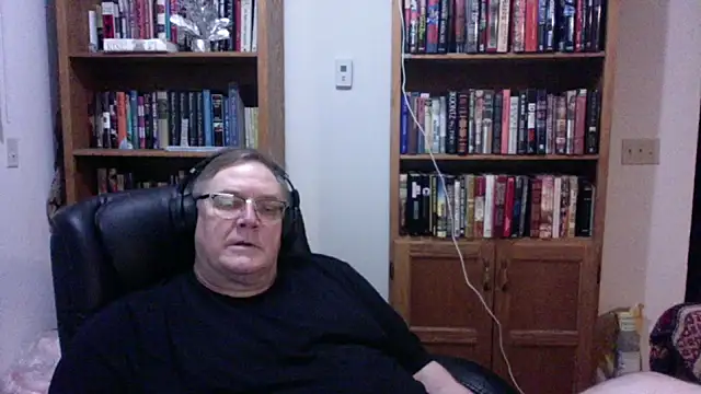 Snapshot of Vinyl22@xh chatting on June 19, 2026, 3:55 am Vinyl22xh online show from June 19, 2026, 3:55 am