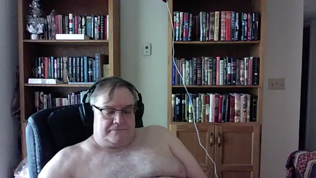Snapshot of Vinyl22@xh chatting on June 27, 2026, 8:36 pm Vinyl22xh online show from June 27, 2026, 8:36 pm
