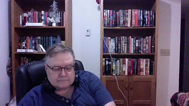 Snapshot of Vinyl22@xh chatting on June 30, 2026, 2:01 am Vinyl22xh online show from June 30, 2026, 2:01 am