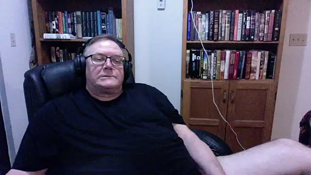 Snapshot of Vinyl22@xh chatting on July 2, 2026, 3:23 am Vinyl22xh online show from July 2, 2026, 3:23 am