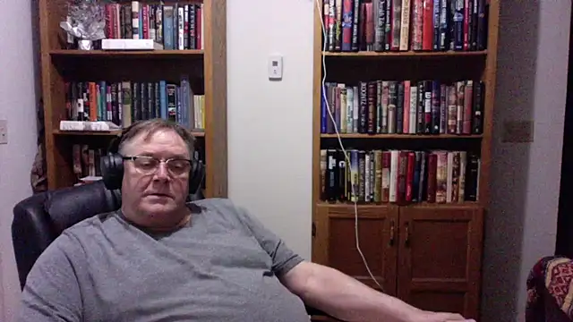 Snapshot of Vinyl22@xh chatting on July 5, 2026, 4:30 am Vinyl22xh online show from July 5, 2026, 4:30 am