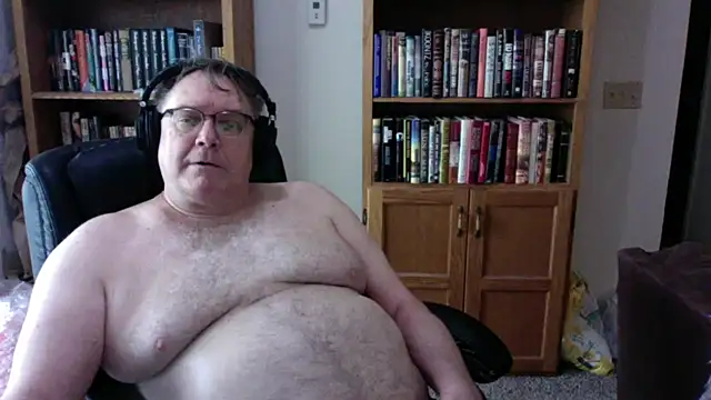 Snapshot of Vinyl22@xh chatting on July 17, 2026, 7:52 pm Vinyl22xh online show from July 17, 2026, 7:52 pm