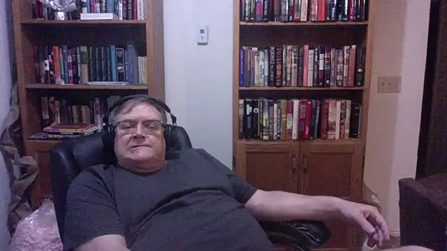 Snapshot of Vinyl22@xh chatting on July 31, 2026, 2:11 am Vinyl22xh online show from July 31, 2026, 2:11 am
