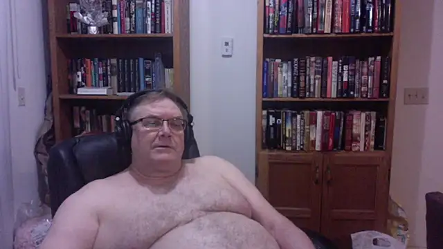 Snapshot of Vinyl22@xh chatting on August 1, 2026, 4:23 am Vinyl22xh online show from August 1, 2026, 4:23 am