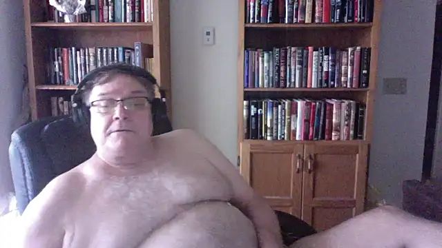 Snapshot of Vinyl22@xh chatting on August 1, 2026, 11:25 pm Vinyl22xh online show from August 1, 2026, 11:25 pm