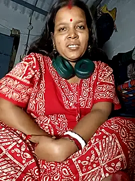 reya743 online show from October 2, 2025, 8:05 pm