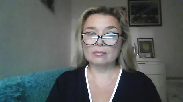 Myrienna online show from October 1, 2025, 8:26 pm