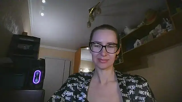Snapshot of Norivann chatting on April 3, 2026, 8:18 pm Norivann online show from April 3, 2026, 8:18 pm