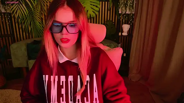 KellyHayden online show from December 1, 2025, 6:24 pm