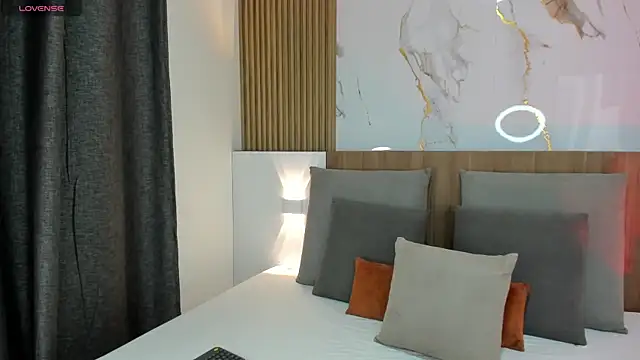 cristal priincess online show from November 5, 2025, 3:23 pm