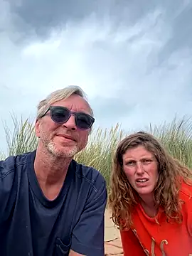 HOTkarenhot online show from October 1, 2025, 12:55 pm