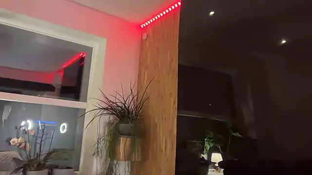 HOTkarenhot online show from October 21, 2025, 6:41 pm