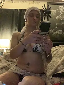 Snapshot of blondebarbiebae chatting on May 25, 2026, 11:33 pm blondebarbiebae online show from May 25, 2026, 11:33 pm