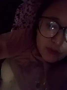 elmordelon14 online show from April 8, 2026, 7:47 pm