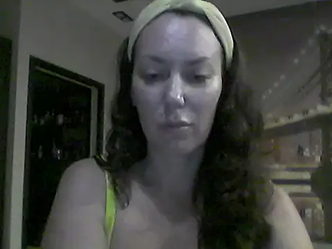 Snapshot of Selirine chatting on October 3, 2025, 1:08 pm Selirine online show from October 3, 2025, 1:08 pm