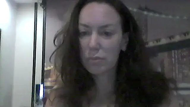 Snapshot of Selirine chatting on October 8, 2025, 3:48 am Selirine online show from October 8, 2025, 3:48 am