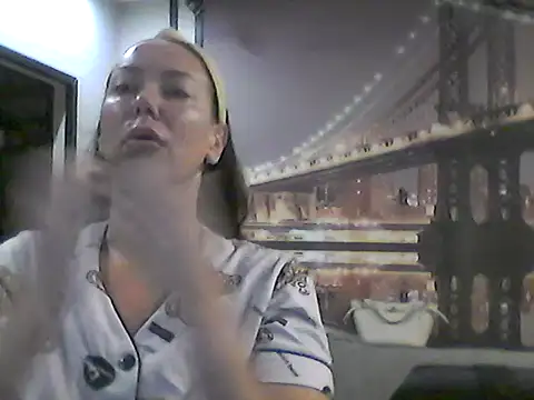 Snapshot of Selirine chatting on October 20, 2025, 10:38 am Selirine online show from October 20, 2025, 10:38 am